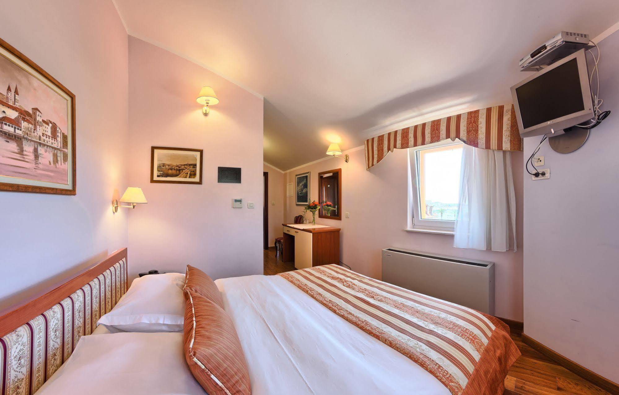 Hotel Trogir Dış mekan fotoğraf